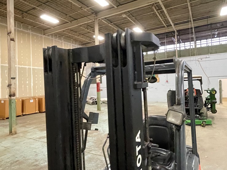 #171-•-2016-toyota-electric-forklift-image-12