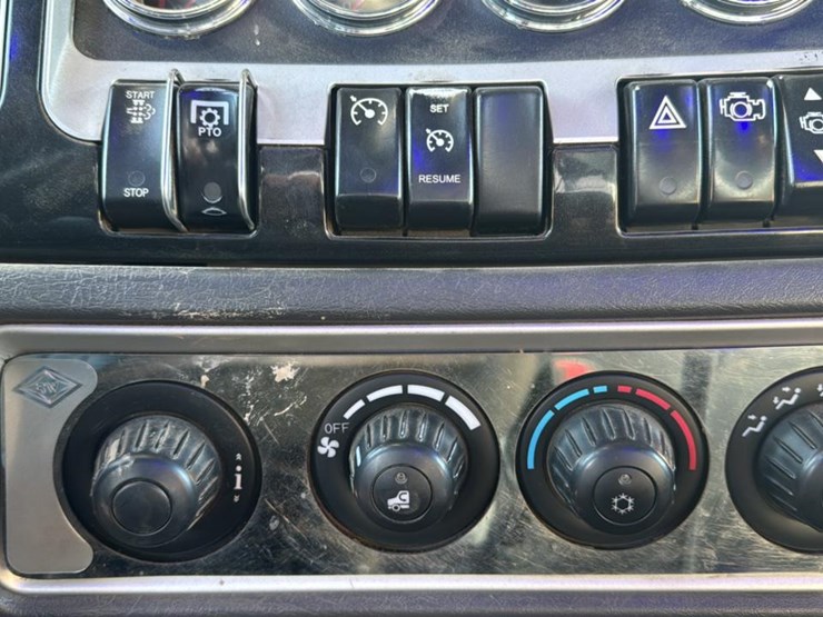 #119-•-2018-kenworth-log-truck-image-55