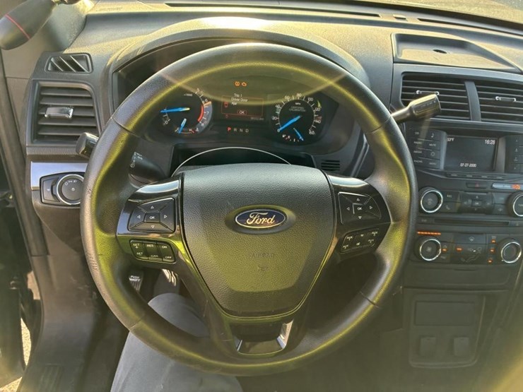 2018-ford-explorer-image-13