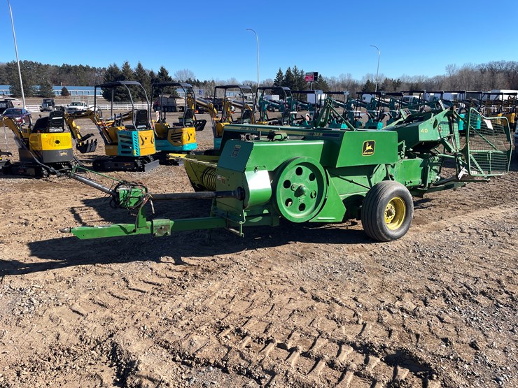 john-deere-328-image-1