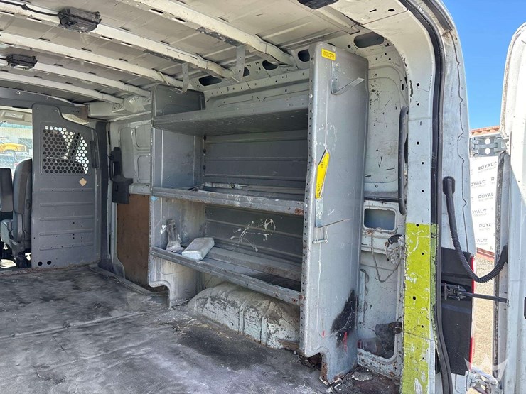 2016-nissan-nv2500-image-13