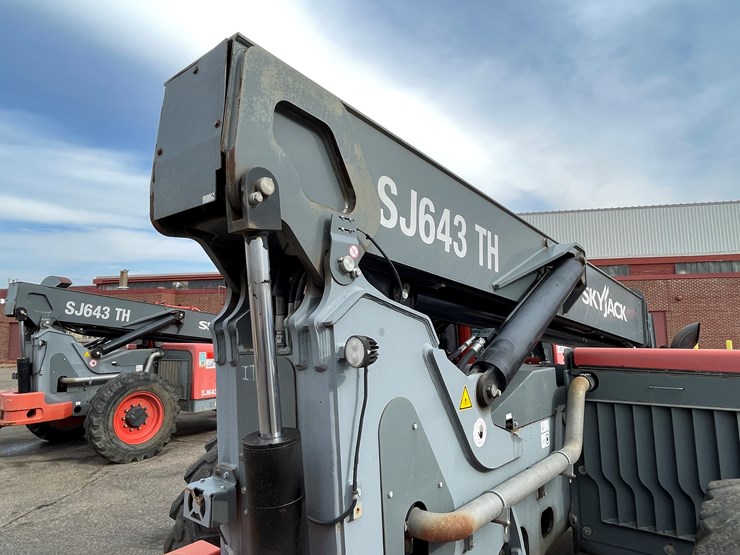 #132-•-2017-skyjack-sj643-telehandler-image-24