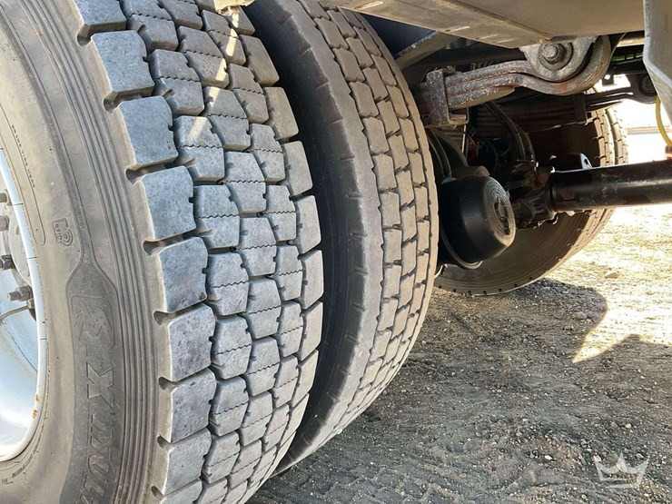 2024-freightliner-m2-106-image-63