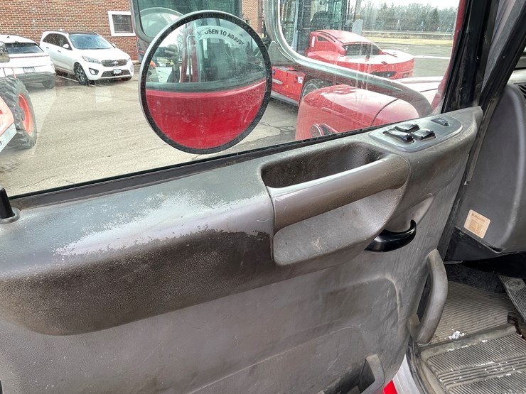 2018-peterbilt-337-image-68