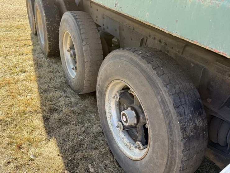 1990-white-gmc-autocar-dump-truck-image-5