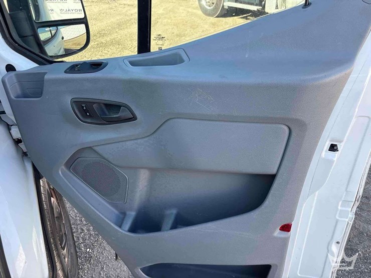 2016-ford-transit-image-21