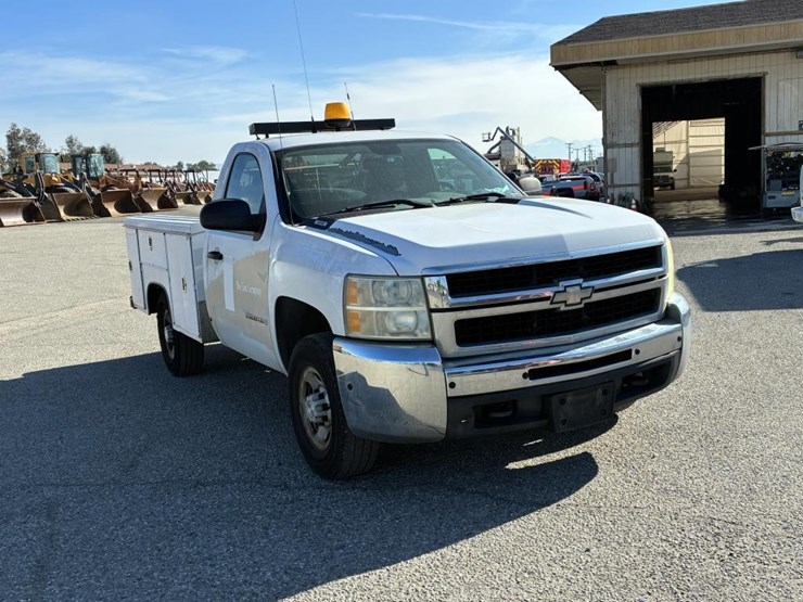 2008-chevrolet-2500-image-2