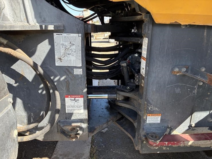 2017-komatsu-wa380-8-image-11