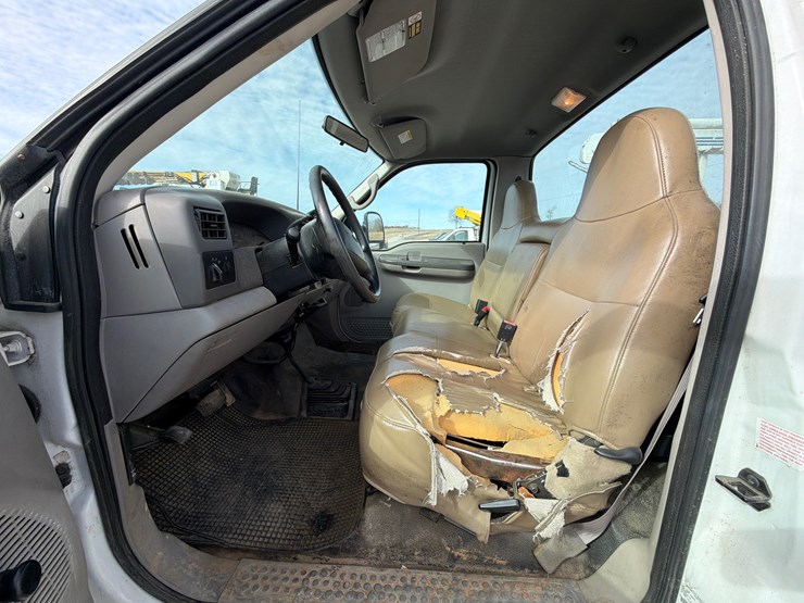 2001-ford-f550-image-14