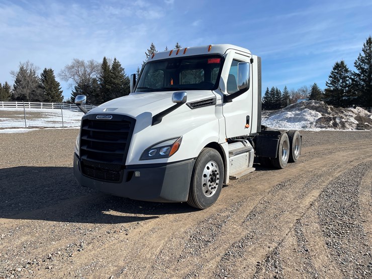 #1460-•-2022-freightliner-truck-tractor-(has-mn-title)-image-1