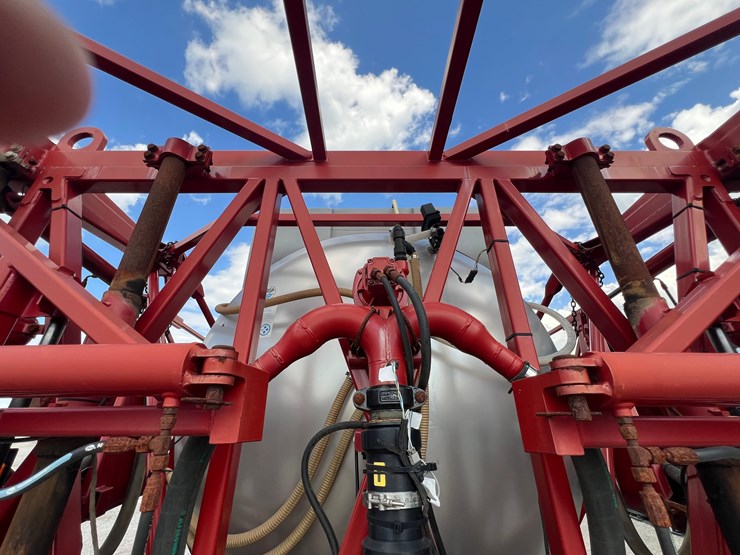 case-610-sprayer-system-2000-gallons-image-33