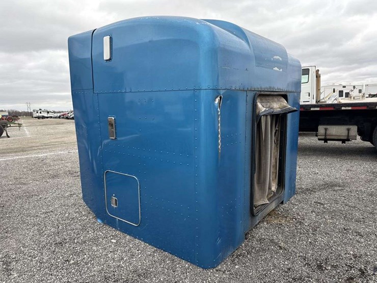 1993-peterbilt-379-image-2