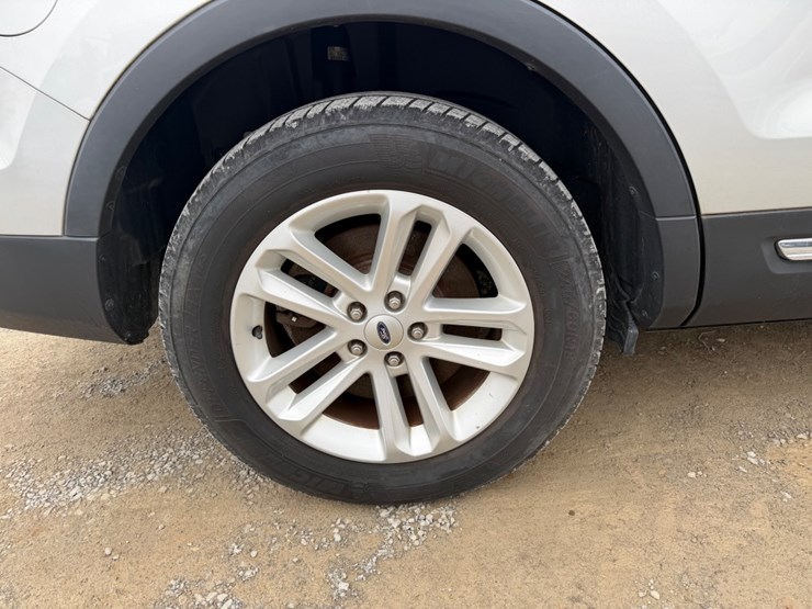 2016-ford-explorer-image-4