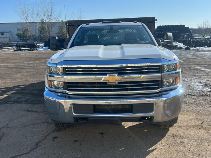 2017-chevrolet-silverado-3500hd-image-8