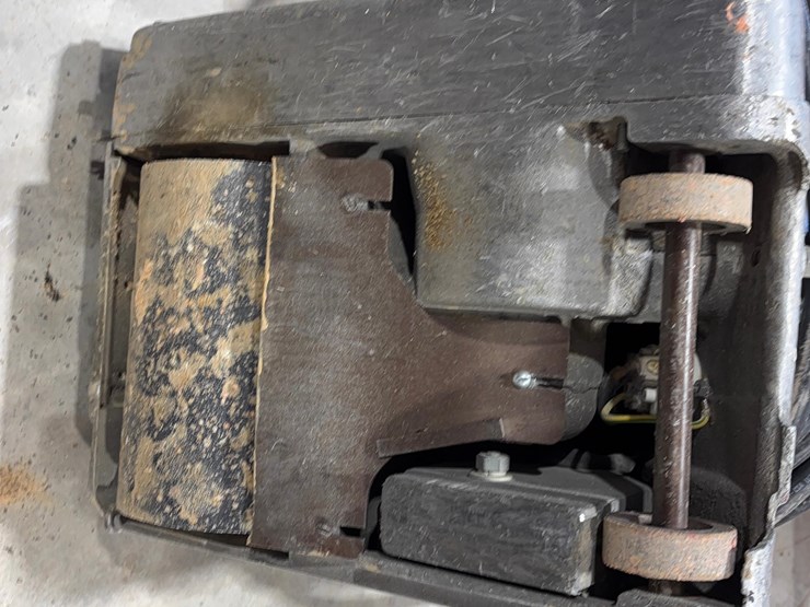 clarke-floor-and-edge-sander-image-12