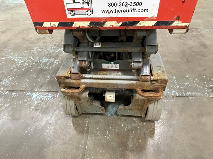 #206-•-2016-skyjack-scissor-lift-image-11