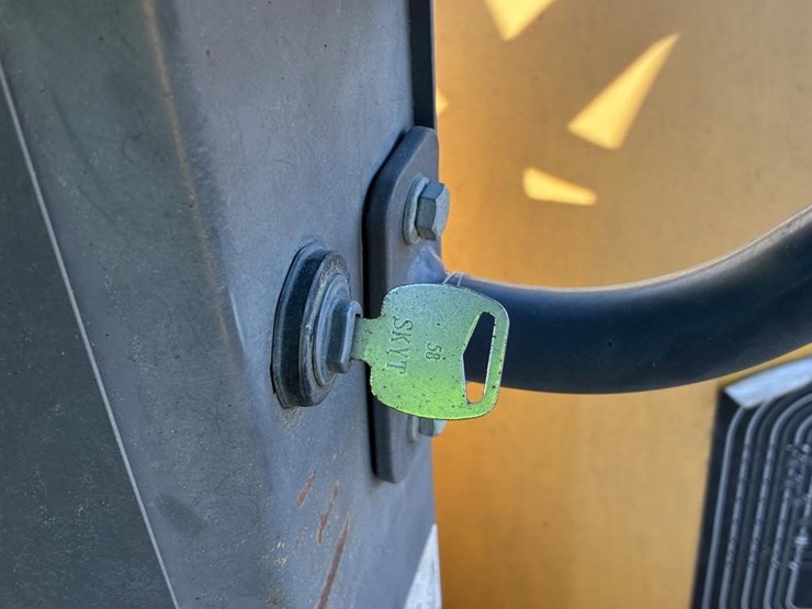 2018-volvo-dd25b-image-13