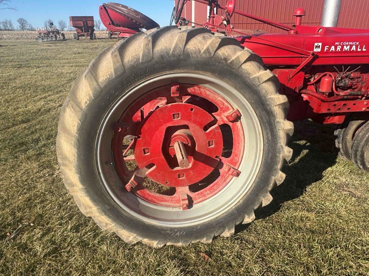 1949-farmall-super-h-image-16