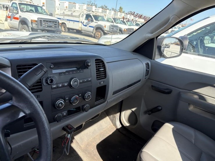 2011-chevrolet-2500-image-11