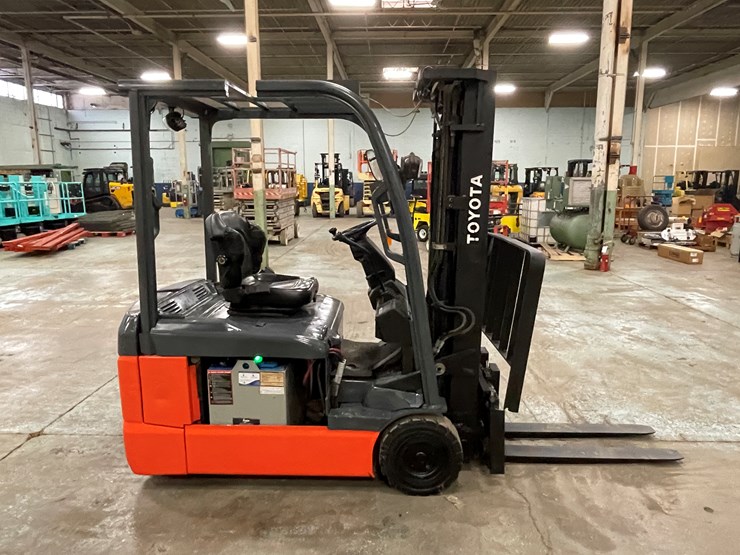 #171-•-2016-toyota-electric-forklift-image-4