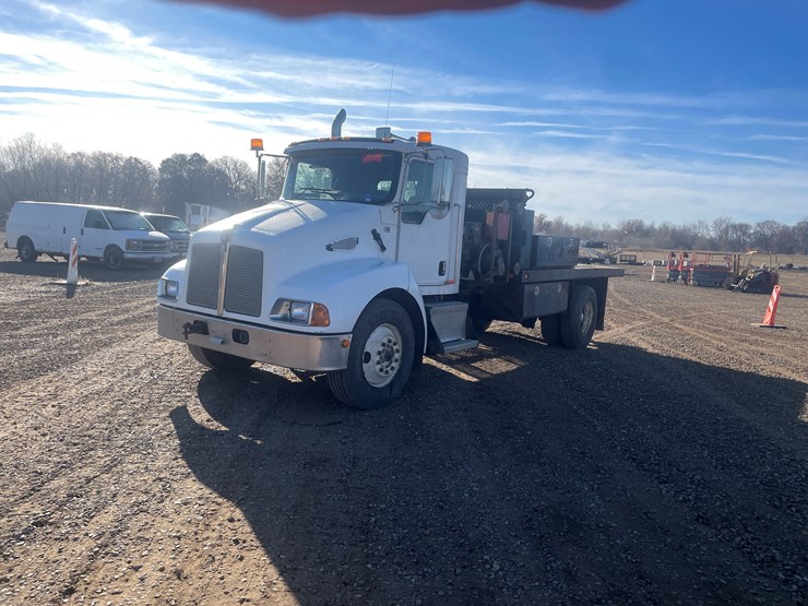 2006-kenworth-t300-image-1