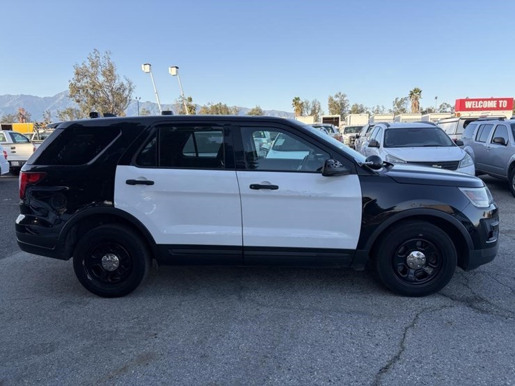 2018-ford-explorer-image-8