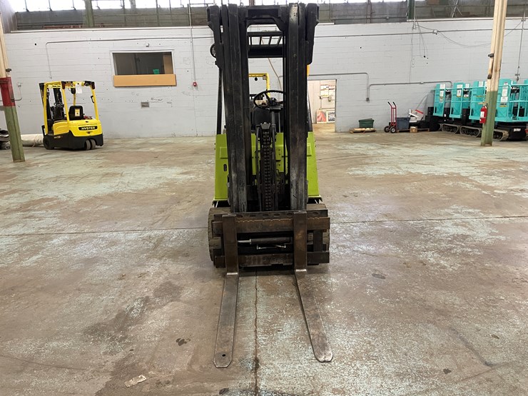 #172-•-clark-gcs25-propane-forklift-image-2