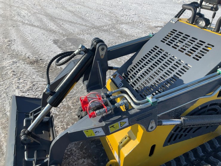 #1013-•-unused-landhero-t460-mini-skid-steer-loader-image-11
