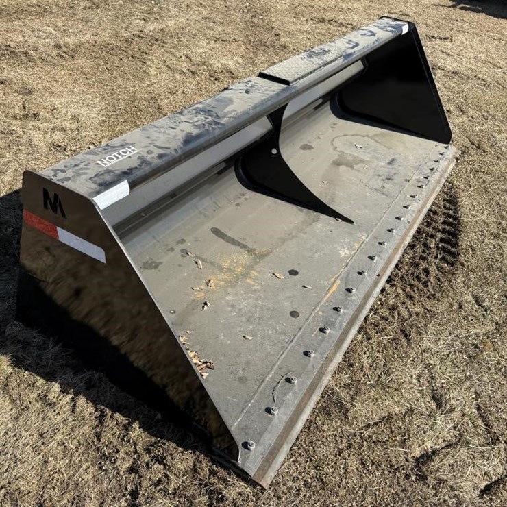 New Notch MB120 Universal Attach Material Bucket