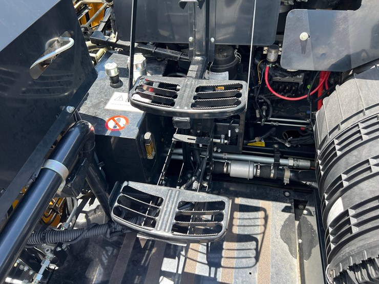 2023-new-holland-cr10.90-image-92