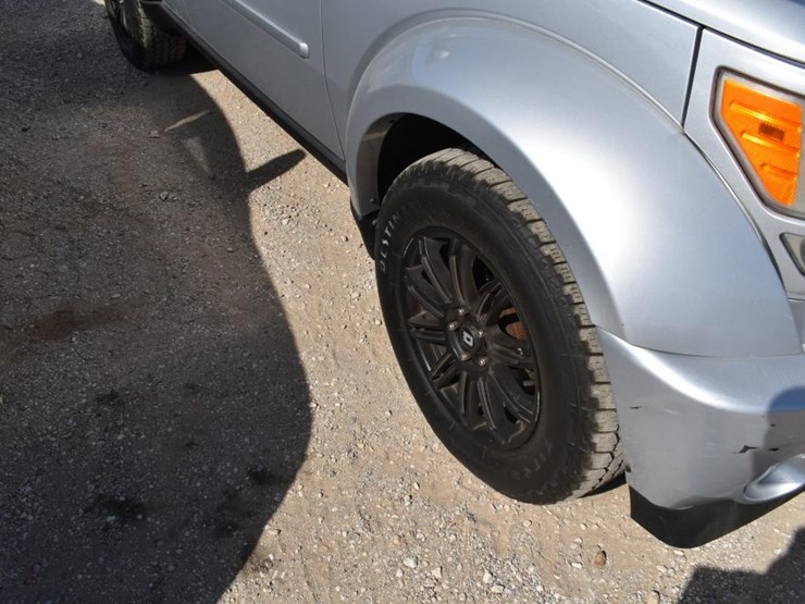 2011-dodge-nitro-image-3