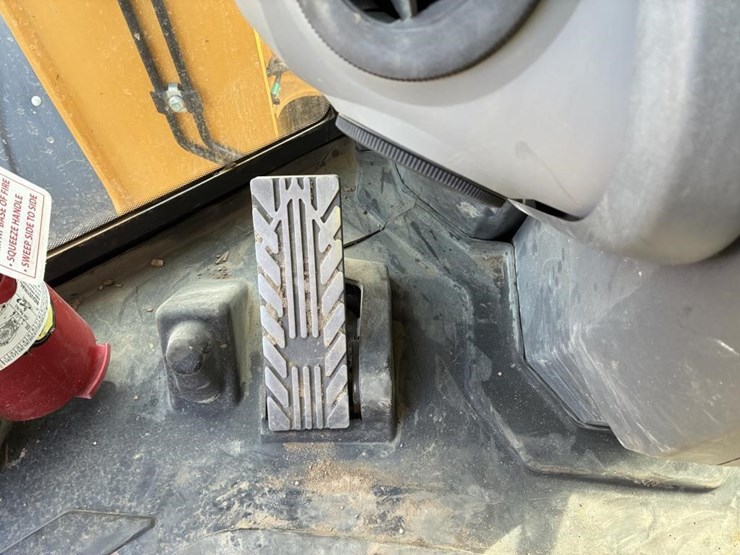 2019-deere-624l-image-17