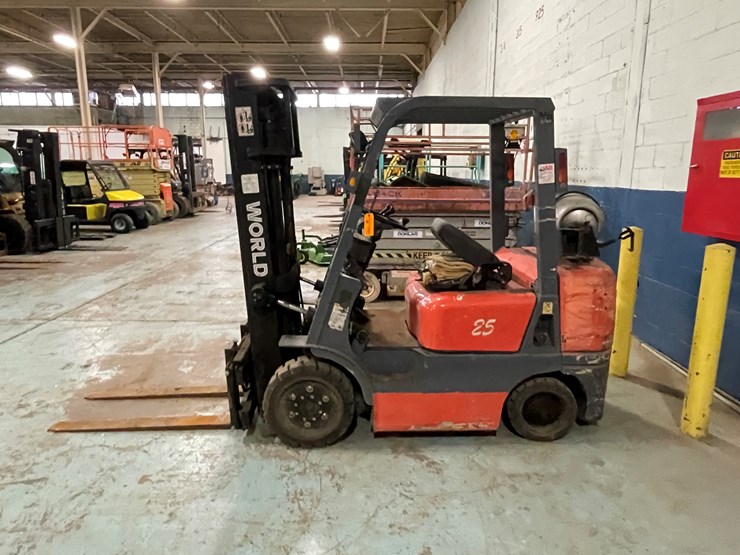 #170-•-world-lift-254-propane-forklift-image-7