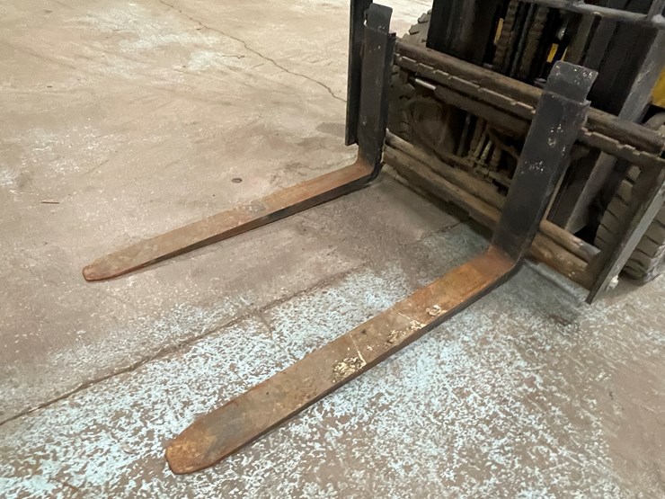 #168-•-2015-komatsu-25-propane-forklift-image-10