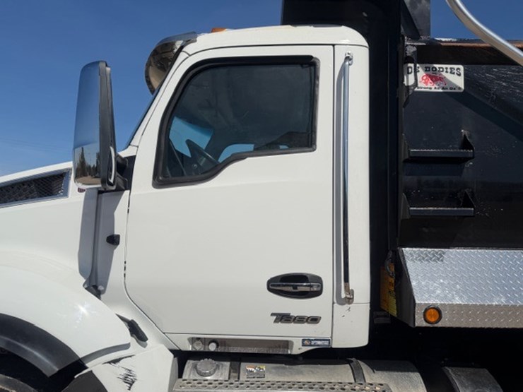 2024-kenworth-t880-image-21