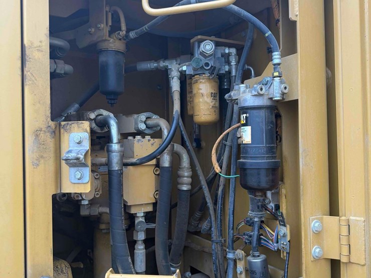 2018-caterpillar-325fl-image-14