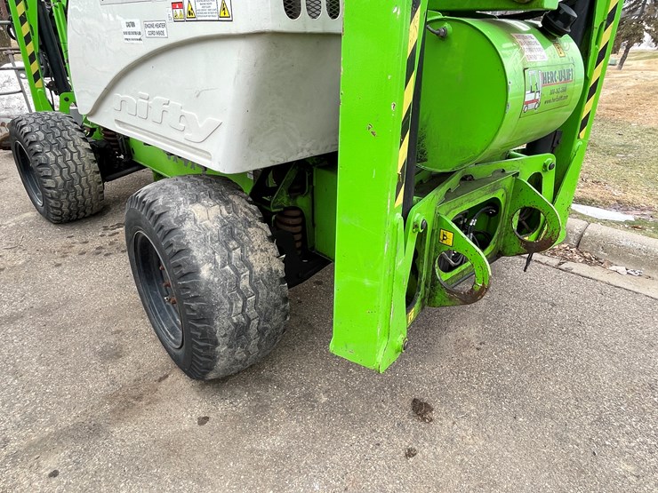 #4222-•-2019-nifty-sd64-4x4x4-telescopic-boom-lift-image-24
