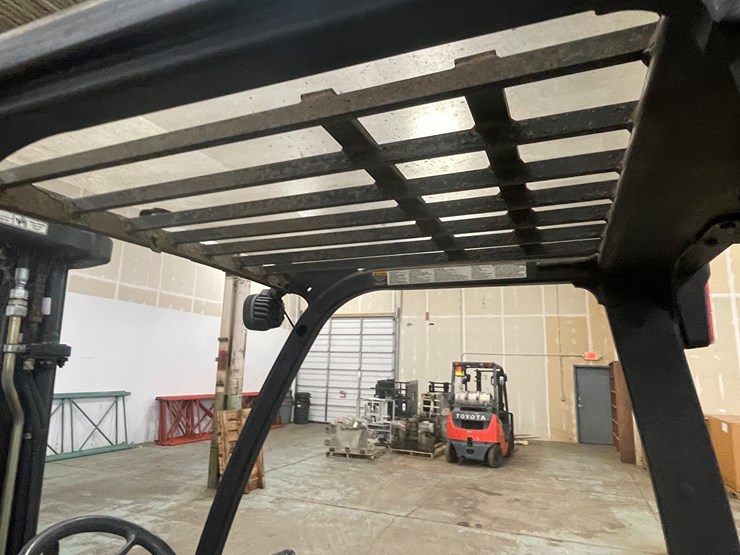 #176-•-2011-yale-propane-forklift-image-40