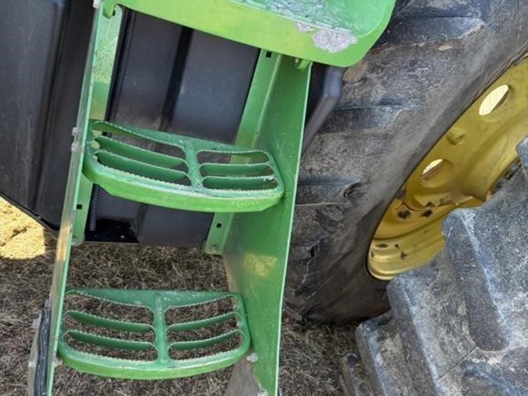 john-deere-8235r-image-10