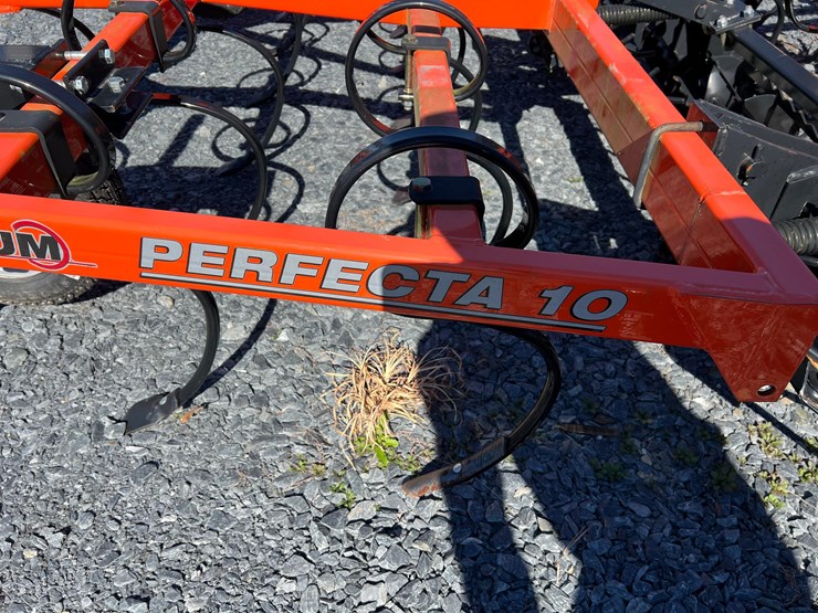 2023-white-251-image-1