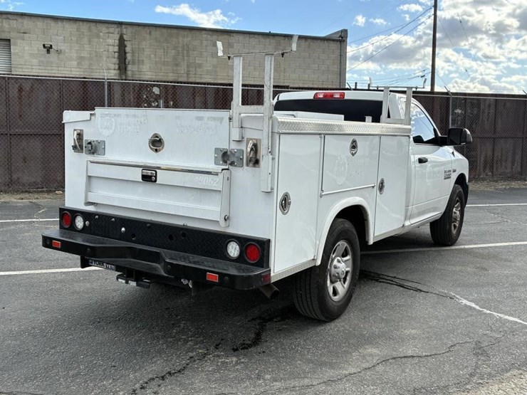 2018-dodge-2500-image-3