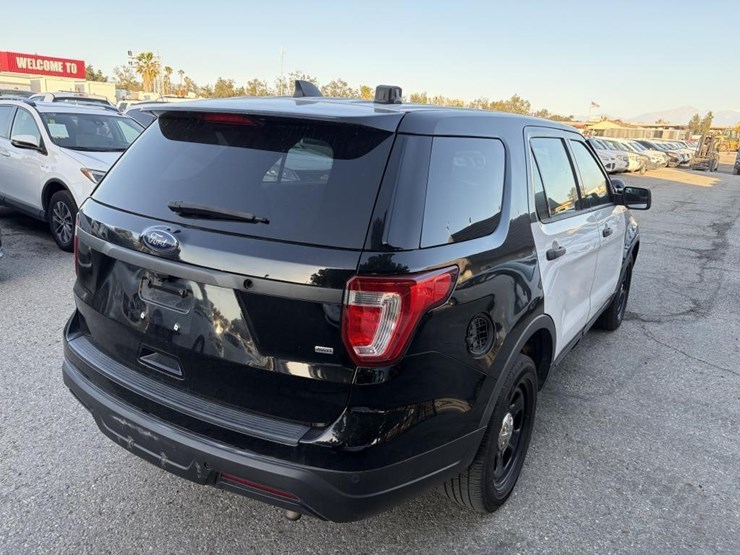 2018-ford-explorer-image-3