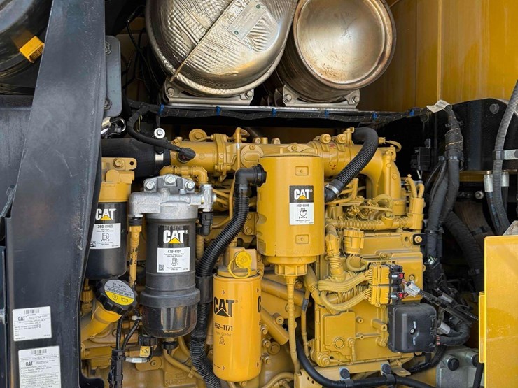 2023-caterpillar-938m-image-13