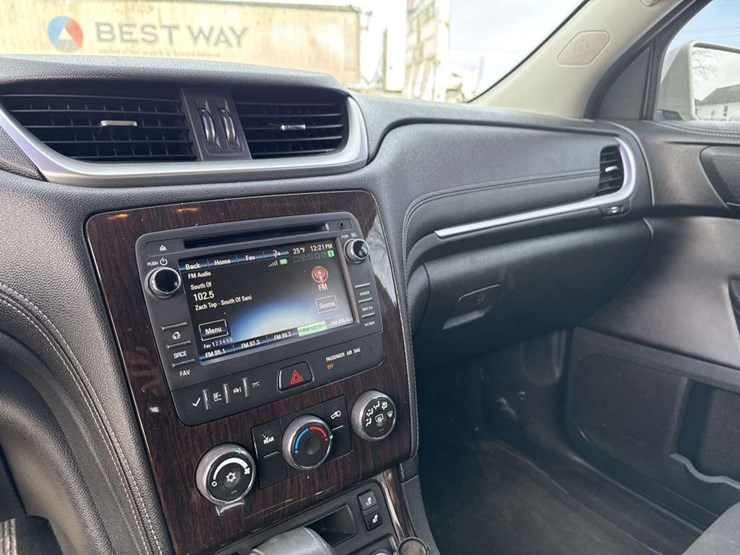 2015-chevrolet-traverse-image-16