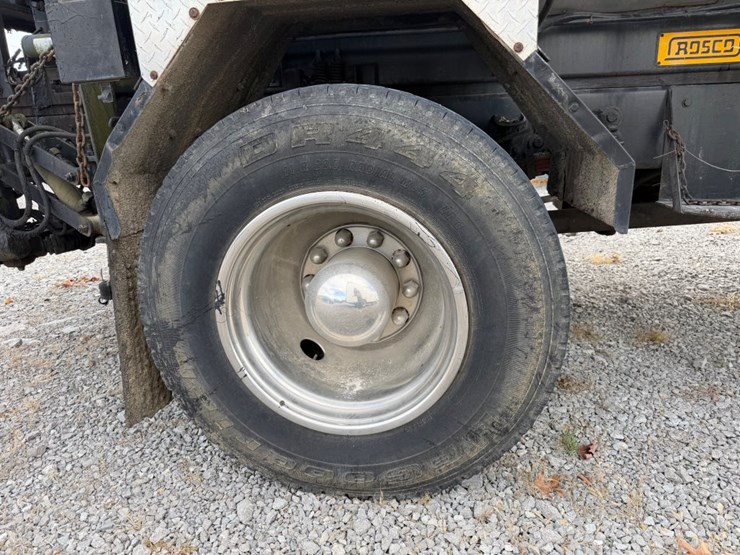 1994-ford-f700-image-15