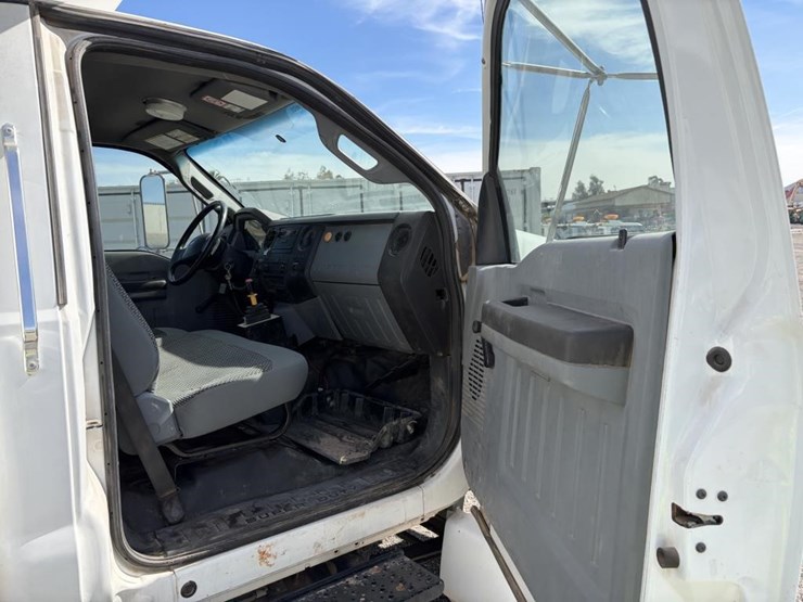 2011-ford-f750-image-10