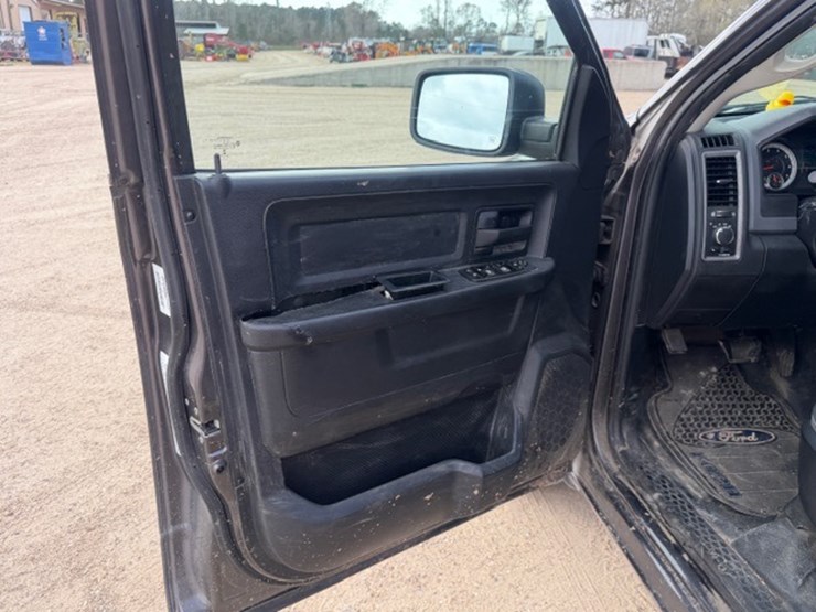 2014-dodge-ram-1500-image-35