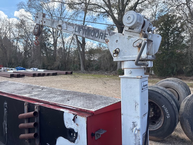 #1610-•-service-body-with-liftmore-crane-and-vise-image-6