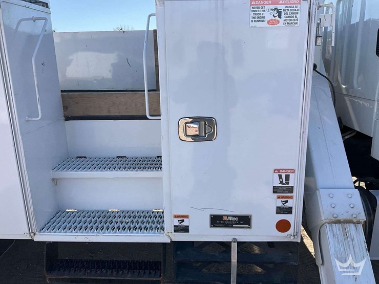 2024-freightliner-m2-106-image-30