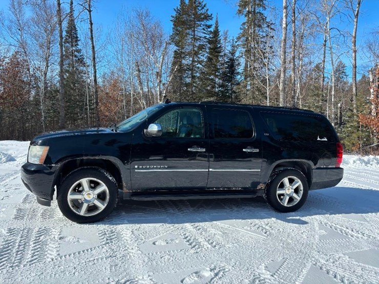 2009-chevrolet-suburban-image-2